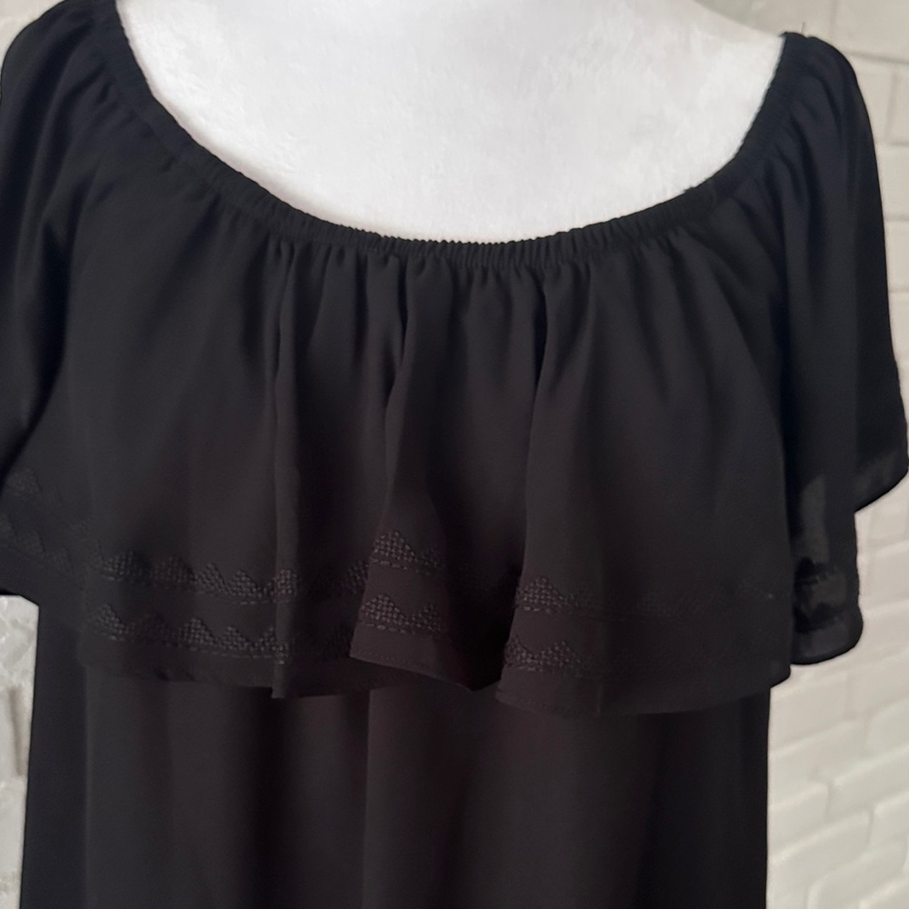 Source Unknown Black Ruffle Blouse - Picture 2 of 8